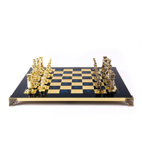 ΣΚΑΚΙ ΜΕΤΑΛΛΙΚΟ ΕΛΛΗΝΟΡΩΜΑΪΚΟ ΜΕΓΑΛΟ ΣΕ ΚΑΣΕΤΙΝΑ/GREEK ROMAN PERIOD CHESS SET with gold/brown chessmen and bronze chessboard 44 x 44cm (Large) - Manopoulos
